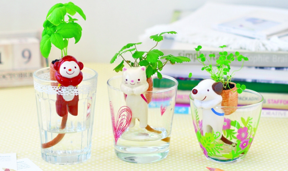 Self-watering animal planters