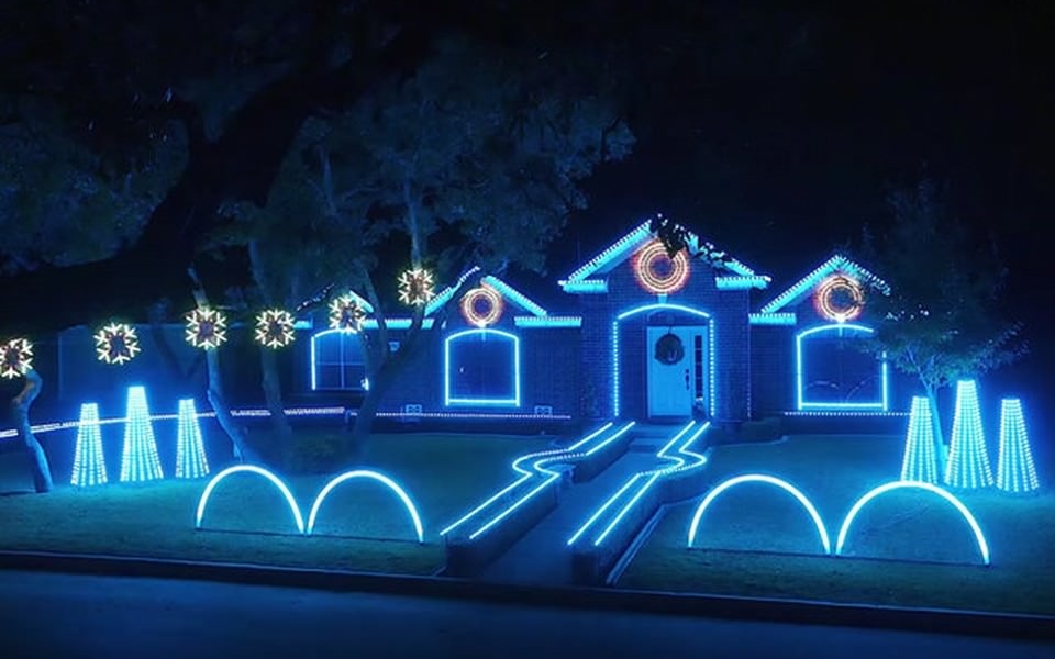 San Antonio family's dubstep Christmas light show for a noble cause