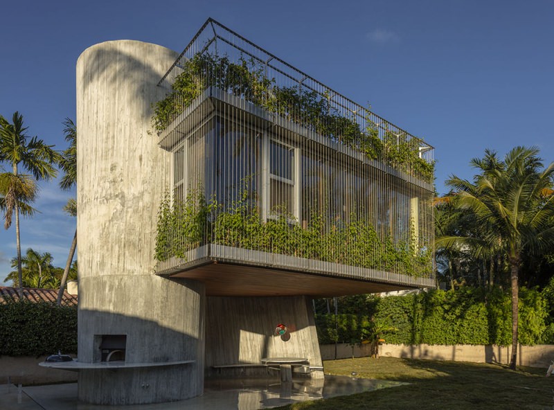 Side view of the house inspired by sundial