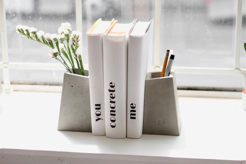 concrete bookends planter 