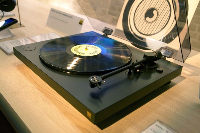 Sony HX500 turntable at CES 2016