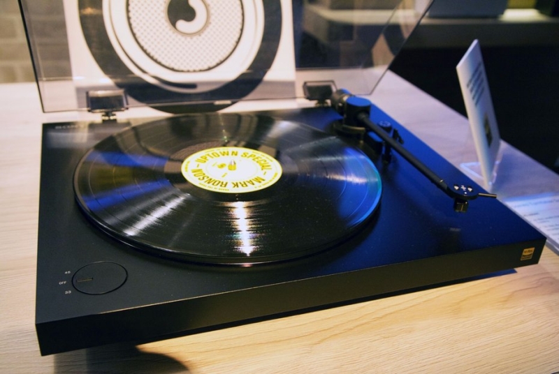 Sony HX500 turntable at CES 2016