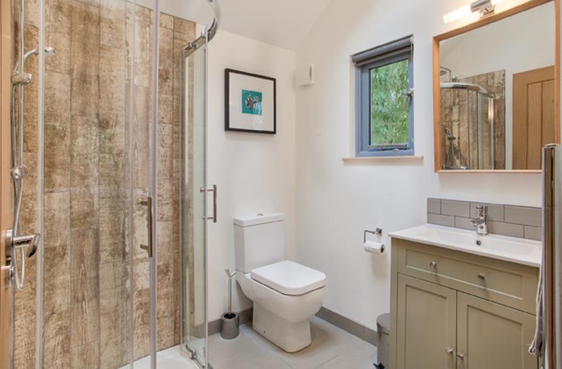 Fully-functional bathroom with all modern amenities