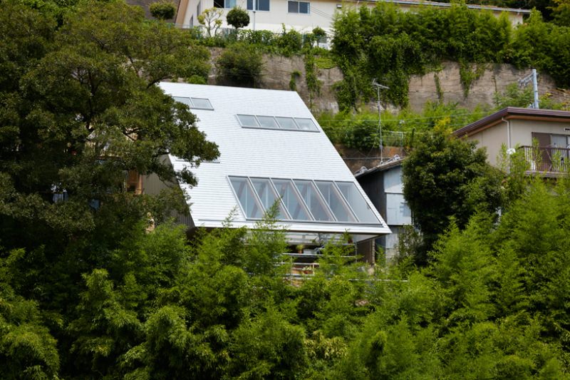 Re-slope House by Tomohiro Hata