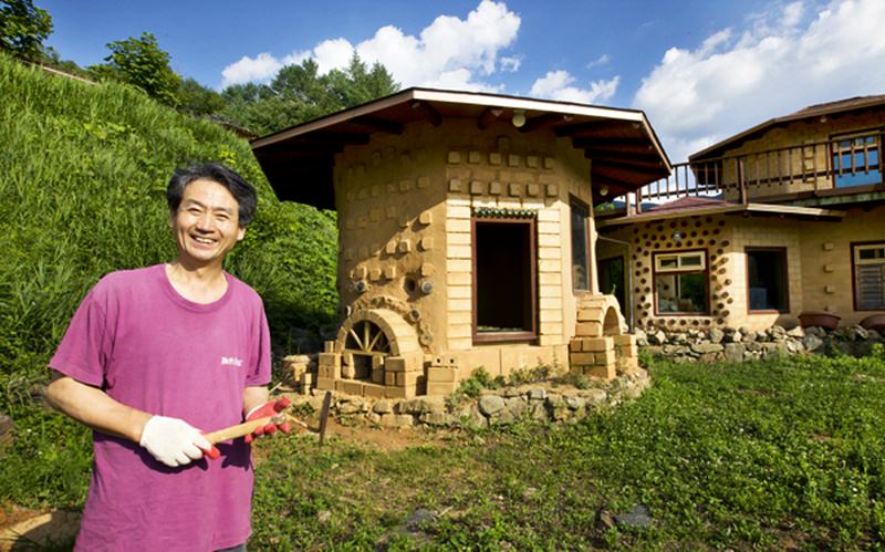 6 clay houses showing conversion of soil into sustainable habitats