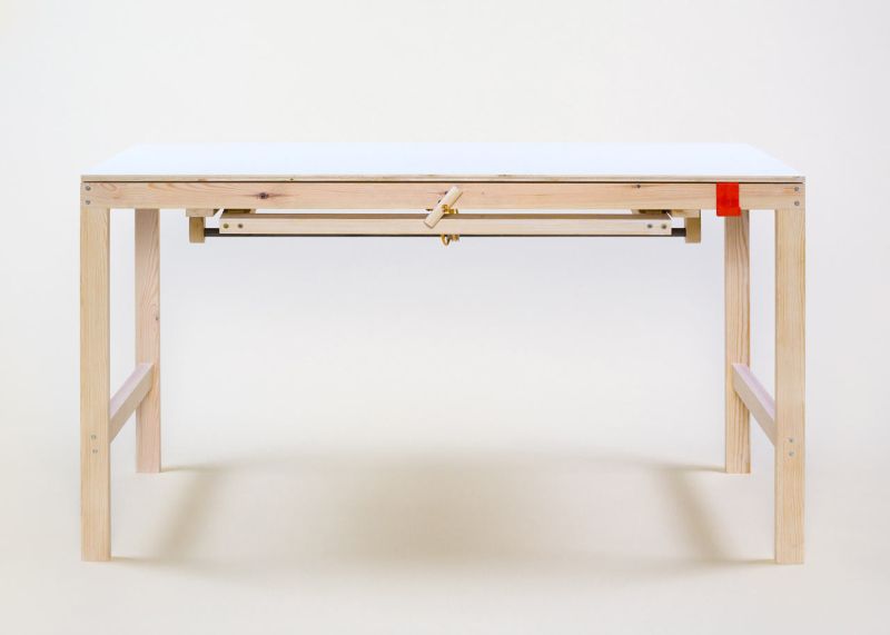 Sebastian Zachl height-adjustable table