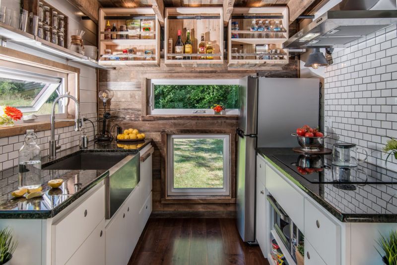 Kitchen with latest appliances 