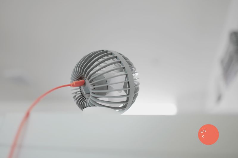 This desktop mini fan aerates every direction