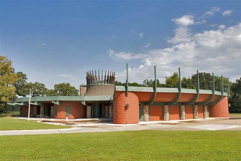 Fishing-reel-shaped house in Oklahoma