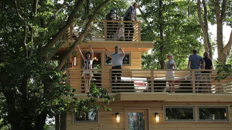 Frank Lloyd Wright-Inspired Triple-Decker Treehouse