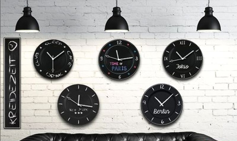 Kreidezeit blackboard wall clock