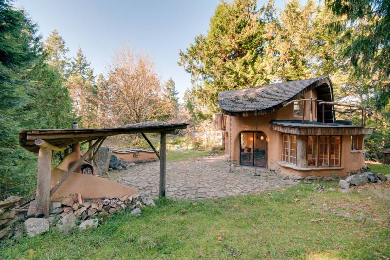 Mayne Island Cob Cottage