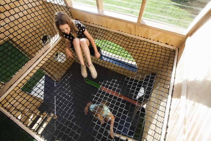 An upside loft with a net for relaxation and other plays 