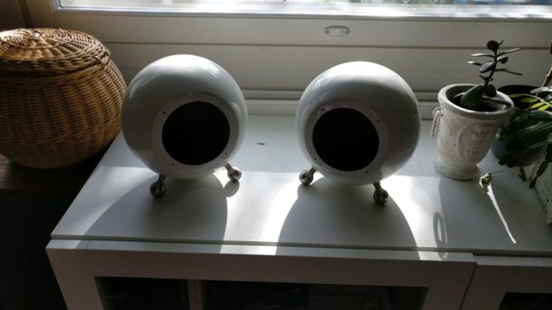 DIY spherical speakers made out of Ikea salad bowls