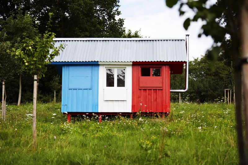 France tiny house by Joshua Woddsman has three separate living sections_1