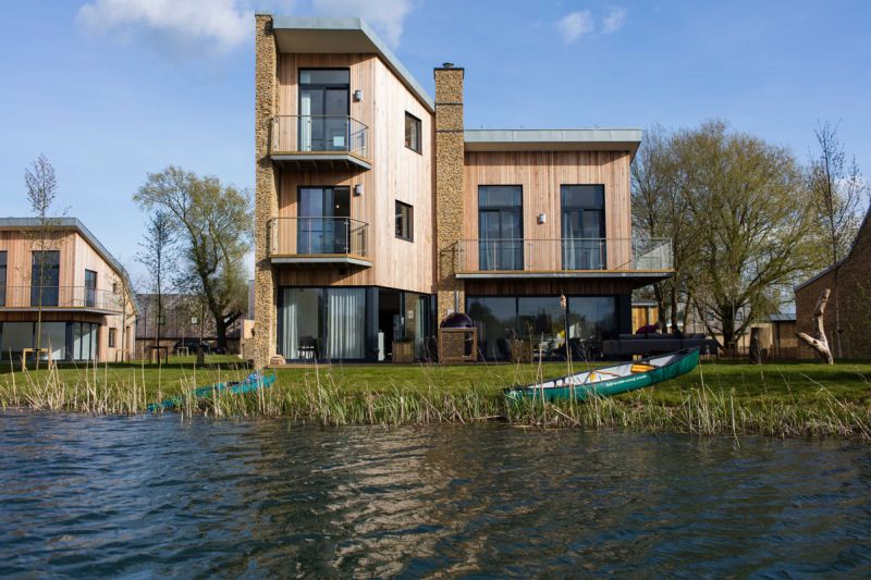 habitat House is a waterfront property in UK 