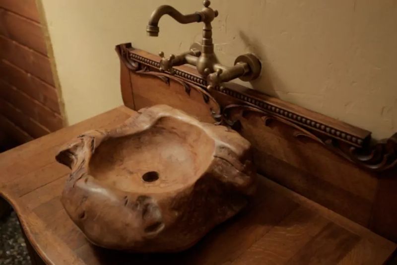 Self-made wooden sink 