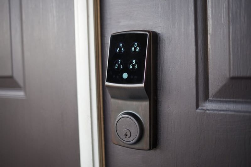 Feel free to travel with Pin Genie smart lock 