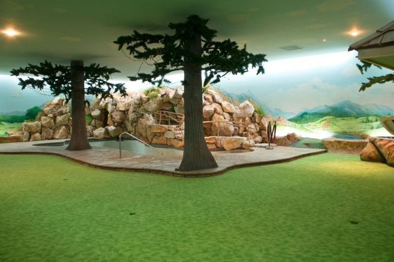 Rock clusters and fake trees to depict the space like real worlds 