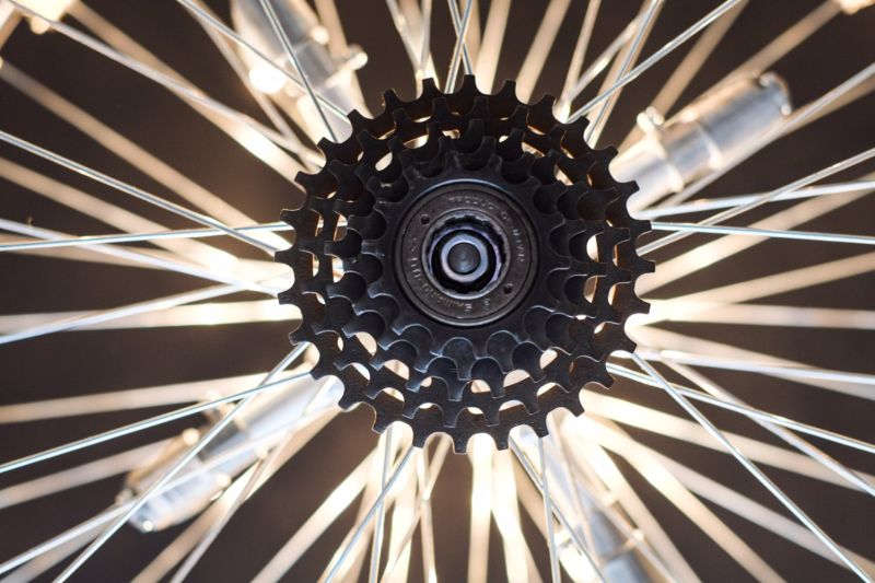 Spokes and crank set illuminates unique patterns in space 