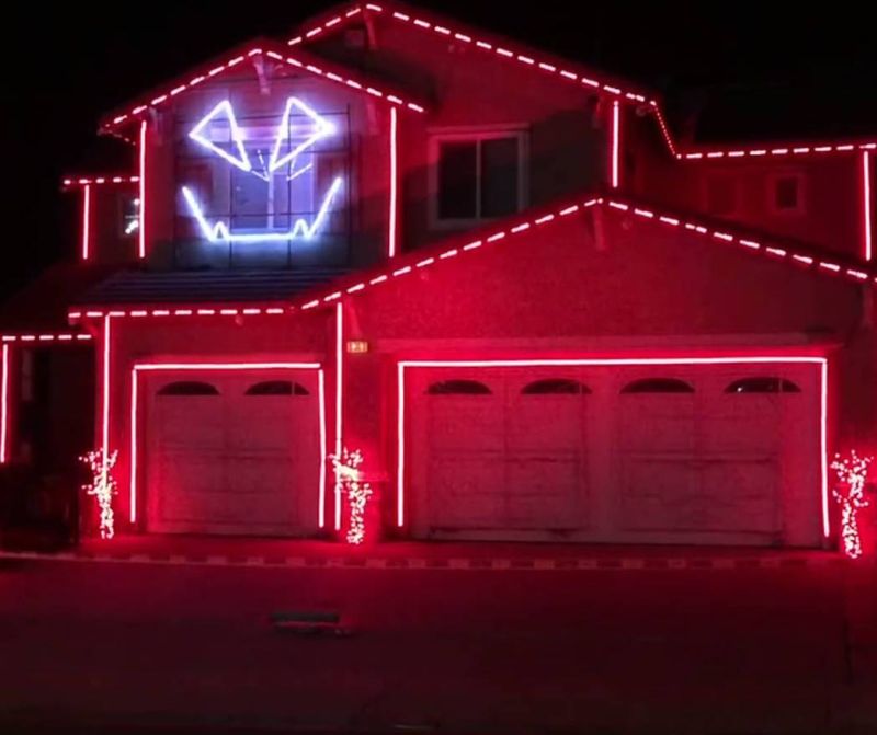 ‘Thriller’ Halloween Light Display