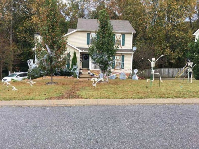 Clarksville family depicts story of Mr. Bones at their yard this Halloween_18