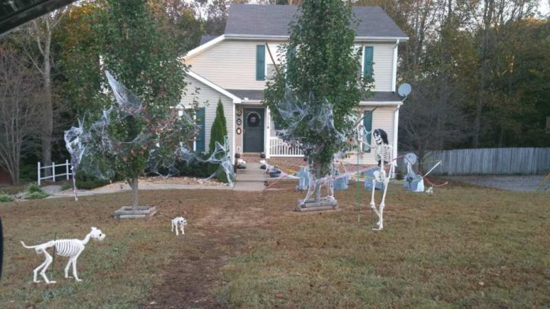 Horrifying Halloween decorations surprising entire neighborhood 