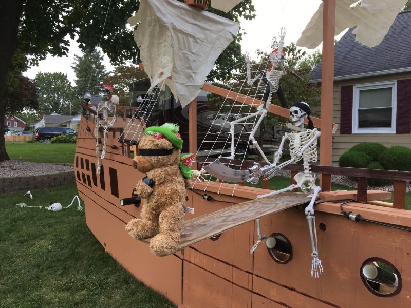 Skeleton Pirate Ship Display Arrives Just in Time for Halloween