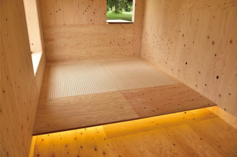 Jubako tiny house with drop-down wooden panels_5