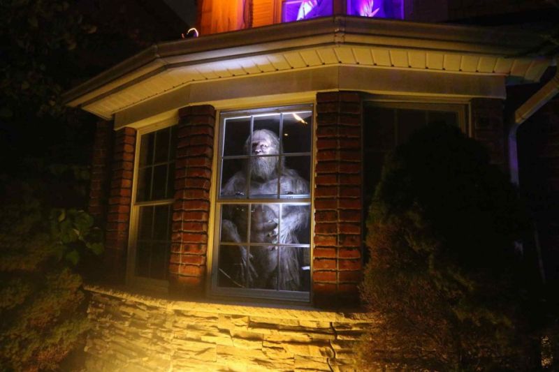 New Drop Halloween home displays Donald Trump with spooky props