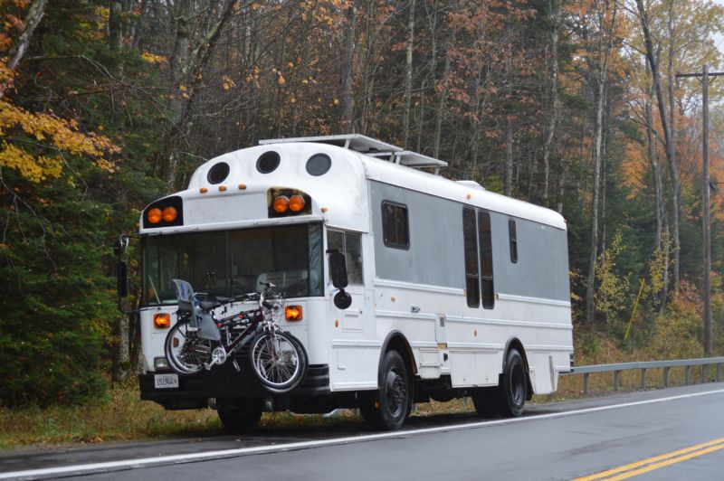 School Bus Conversion by Mid West Wanderers 