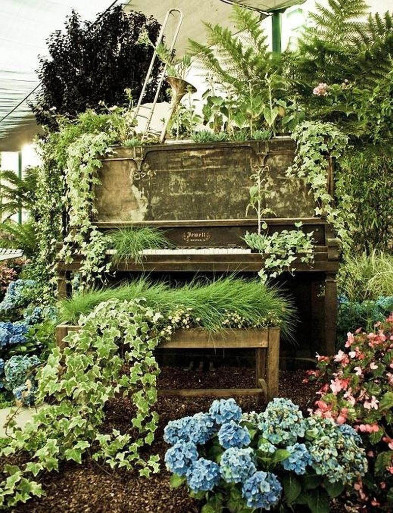 These repurposed old pianos are worthy home décor items for minimalists_5