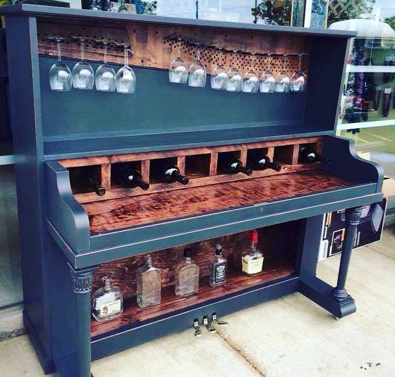 Repurposed old pianos are worthy home décor items for minimalists