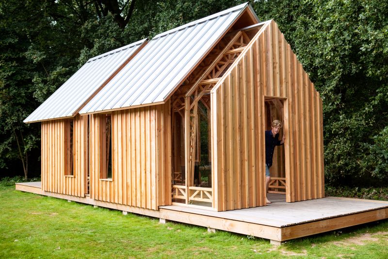 Metal roof and wooden paneling in overall structure 