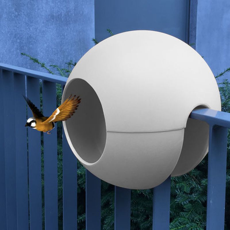 Easily attach it to a balcony railing 