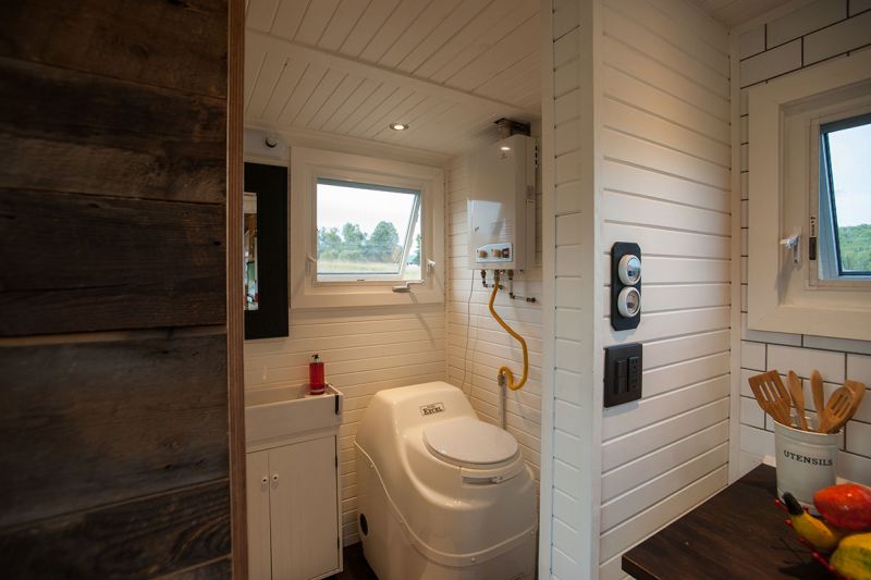 Bathroom with a composting toilet and rain-style shower 