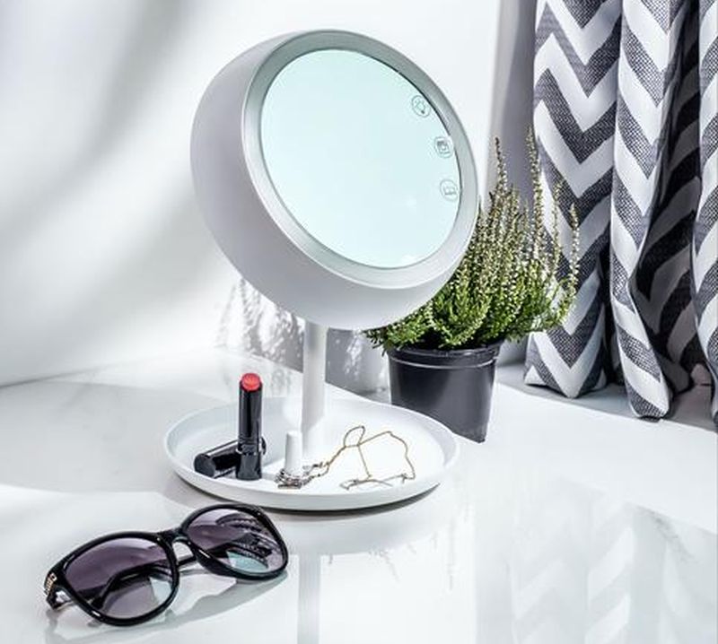 JUNO Smart Makeup Mirror