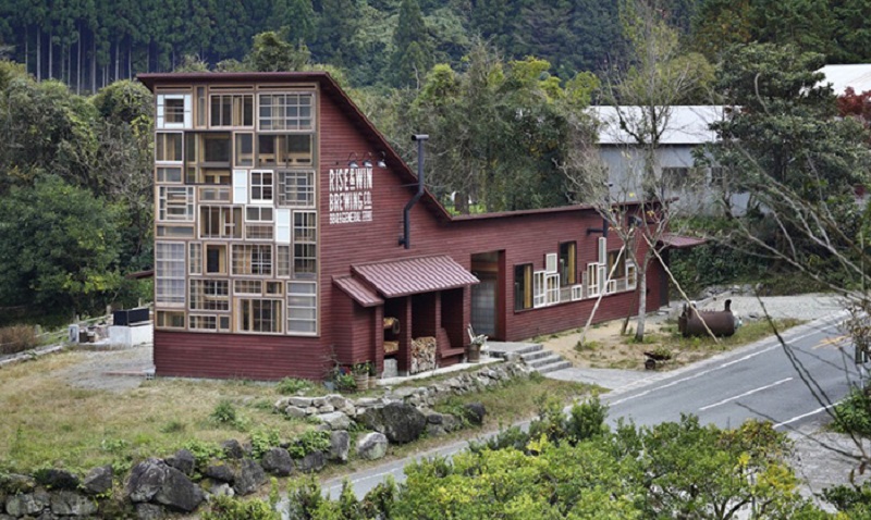 Kamikatz Public House by Hiroshi Nakamura & NAP