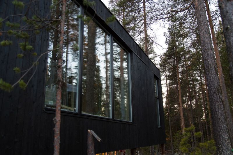 The 7th Room Treehouse in Sweden Stands 10-Meter Above the Ground 