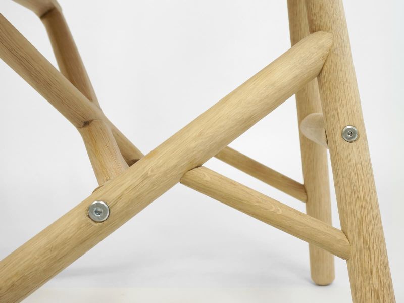 Elaborated wooden legs 