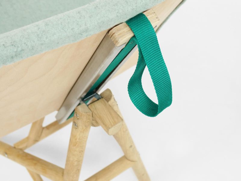 Sliding textile band for locking the chair in one position 