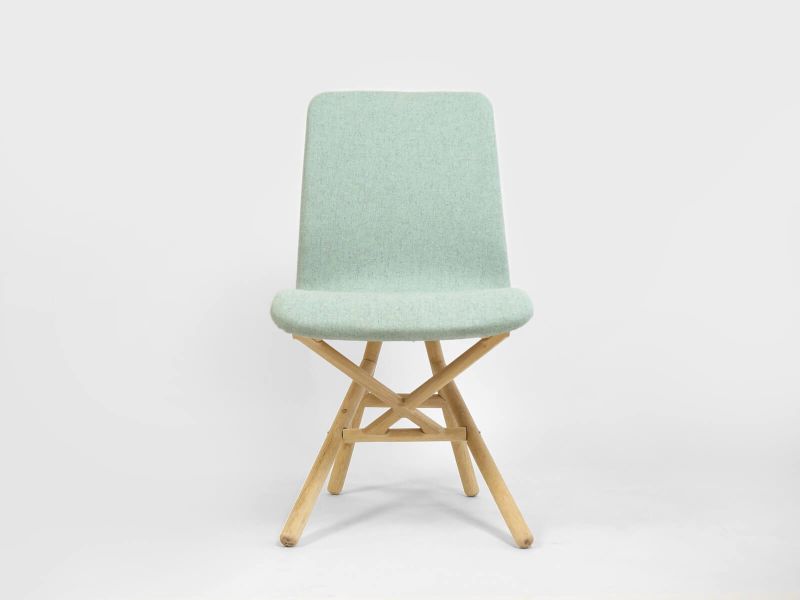 Height adjustable chair 