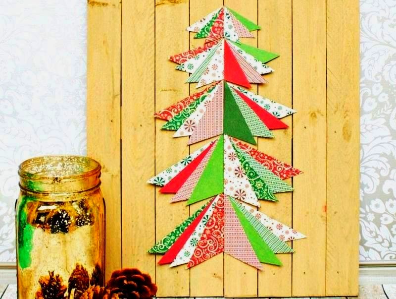 Christmas tree from pallet wood and paper