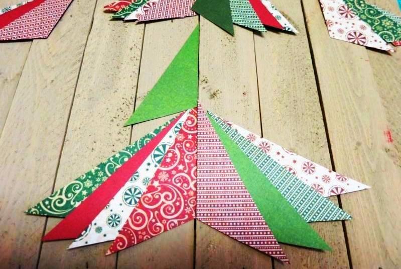 DIY Christmas tree from pallet wood and paper