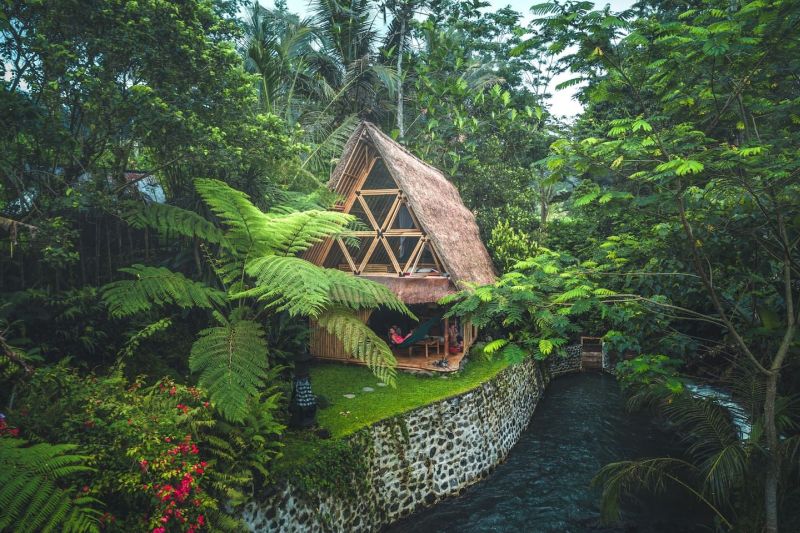 Eco-friendly bamboo cottage in Selat, Bali