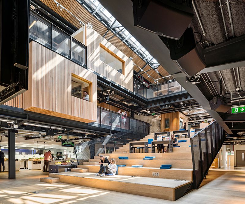 Central staircase as focal point in the office 