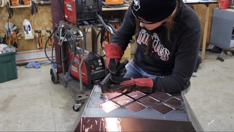 Cutting patterns on metal boards 