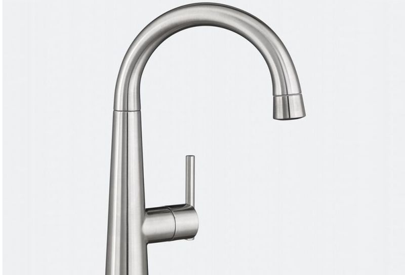 the-edgewater-kitchen-faucet-by-american-standard-_2