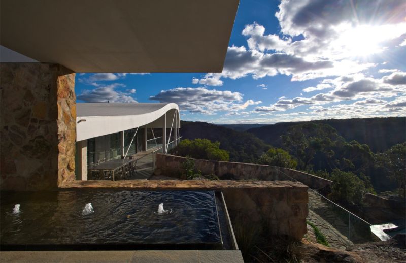 this-cliffside-house-by-harry-seidler-is-perfect-for-christmas-celebration_11