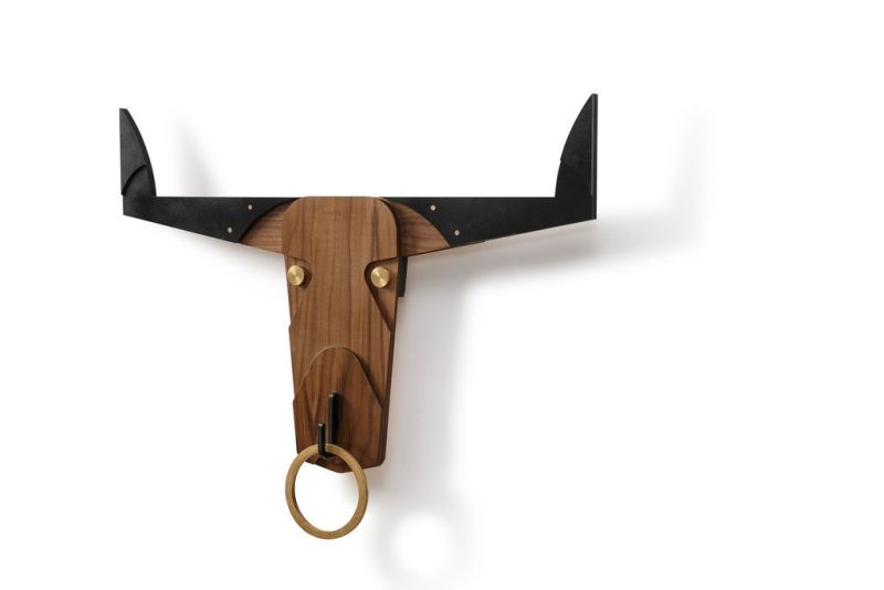 Bull wall mounting mask 